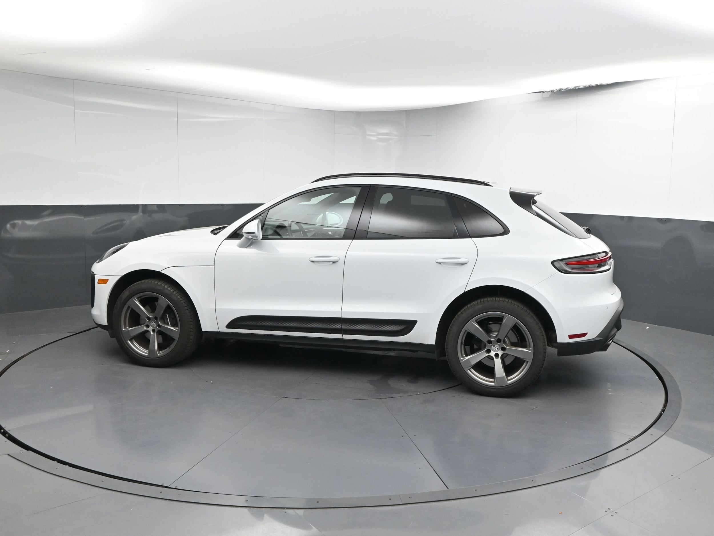 Certified 2024 Porsche Macan T with VIN WP1AA2A52RLB01462 for sale in Greenville, SC