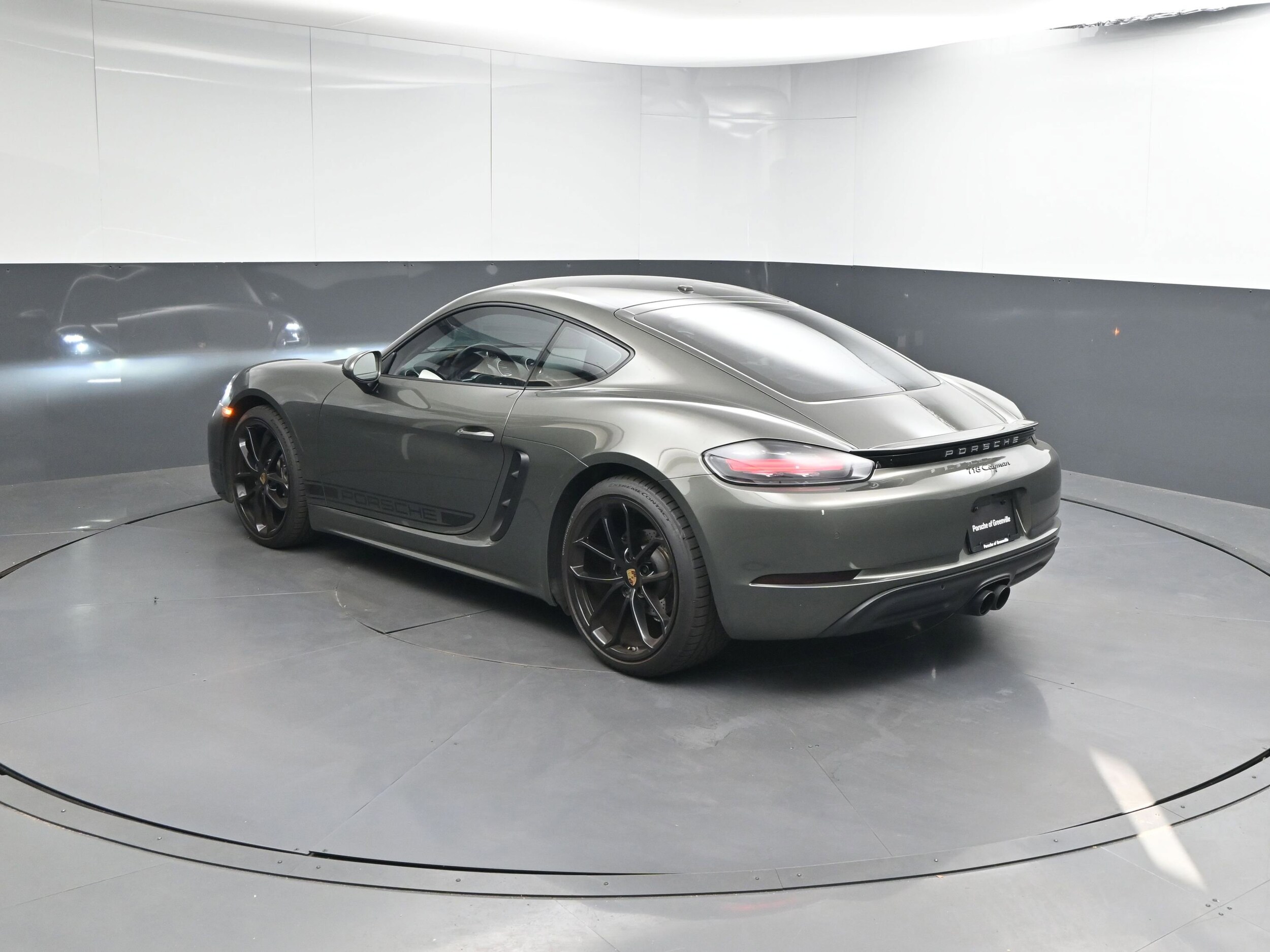 2024 Porsche Cayman photo 3
