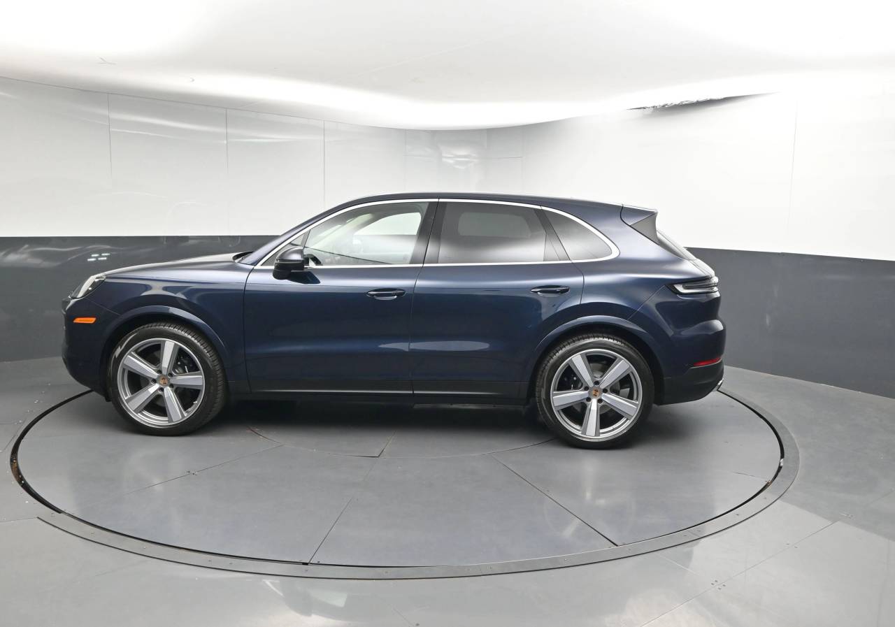 2025 Porsche Cayenne S photo 2