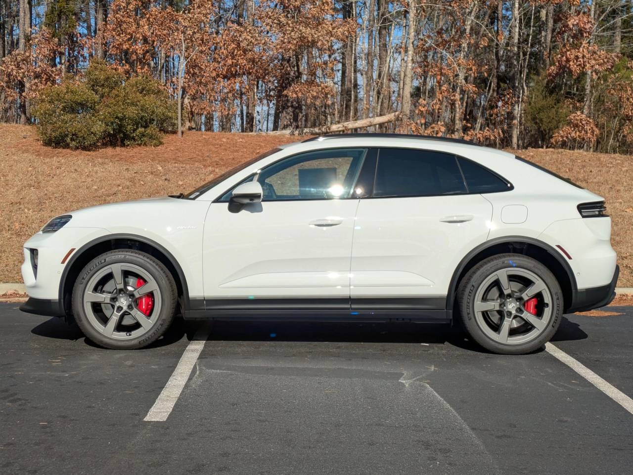 2025 Porsche Macan Electric photo 2