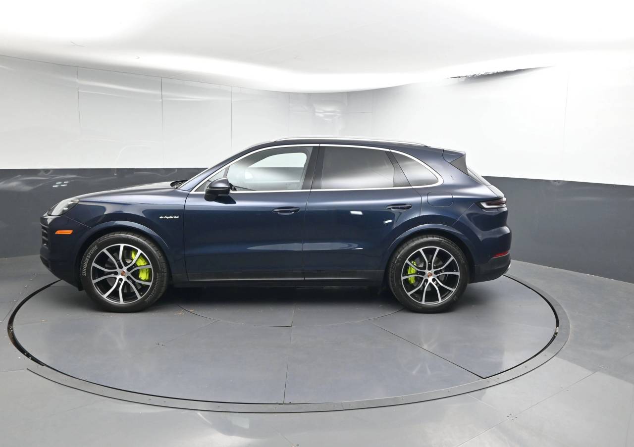 2025 Porsche Cayenne S E-Hybrid photo 2