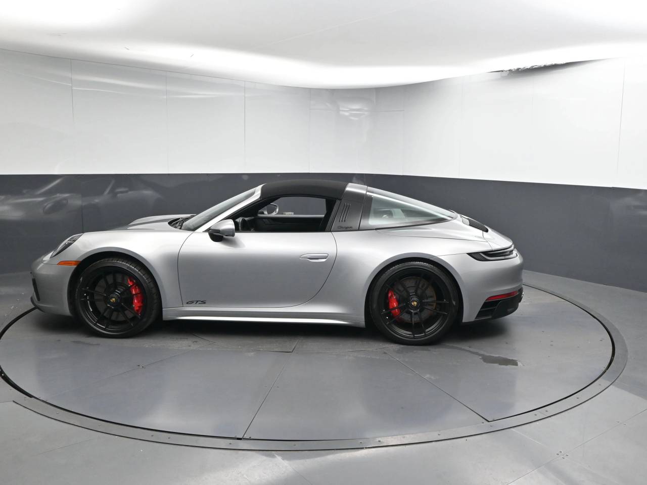 2024 Porsche 911 Coupe photo 2