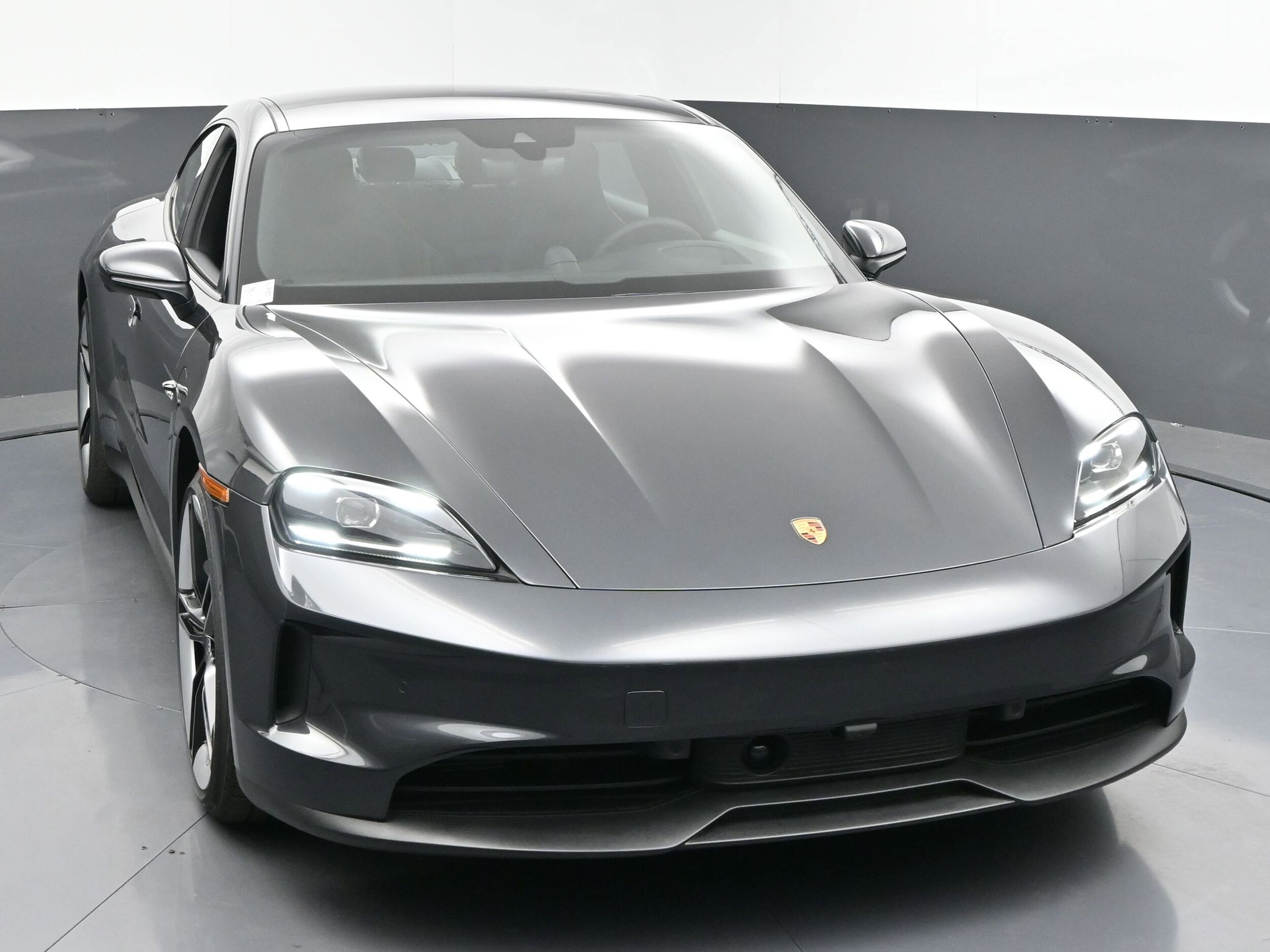 2025 Porsche Taycan photo 2