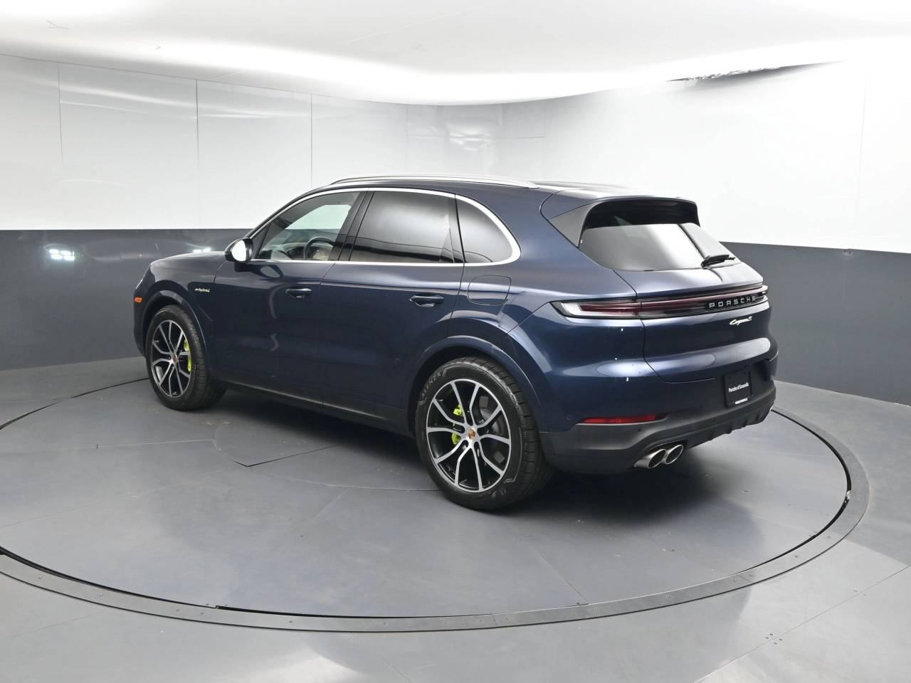2025 Porsche Cayenne S E-Hybrid photo 3