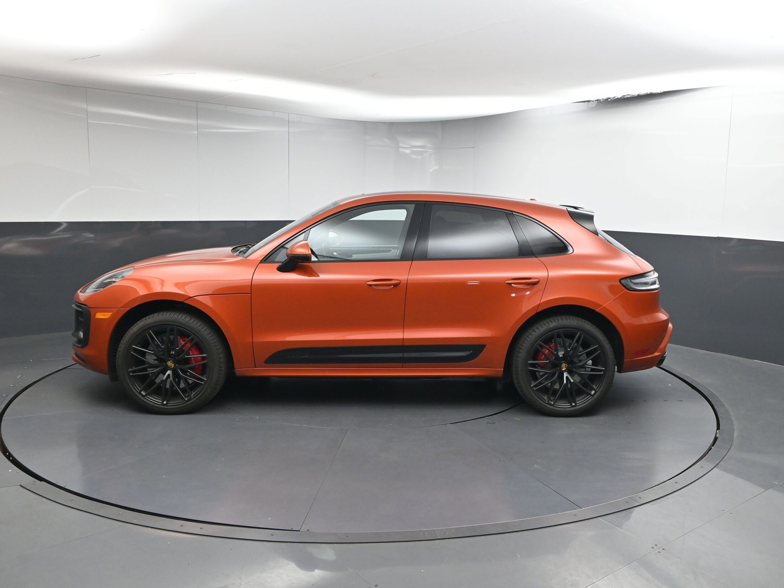 2022 Porsche Macan S photo 2