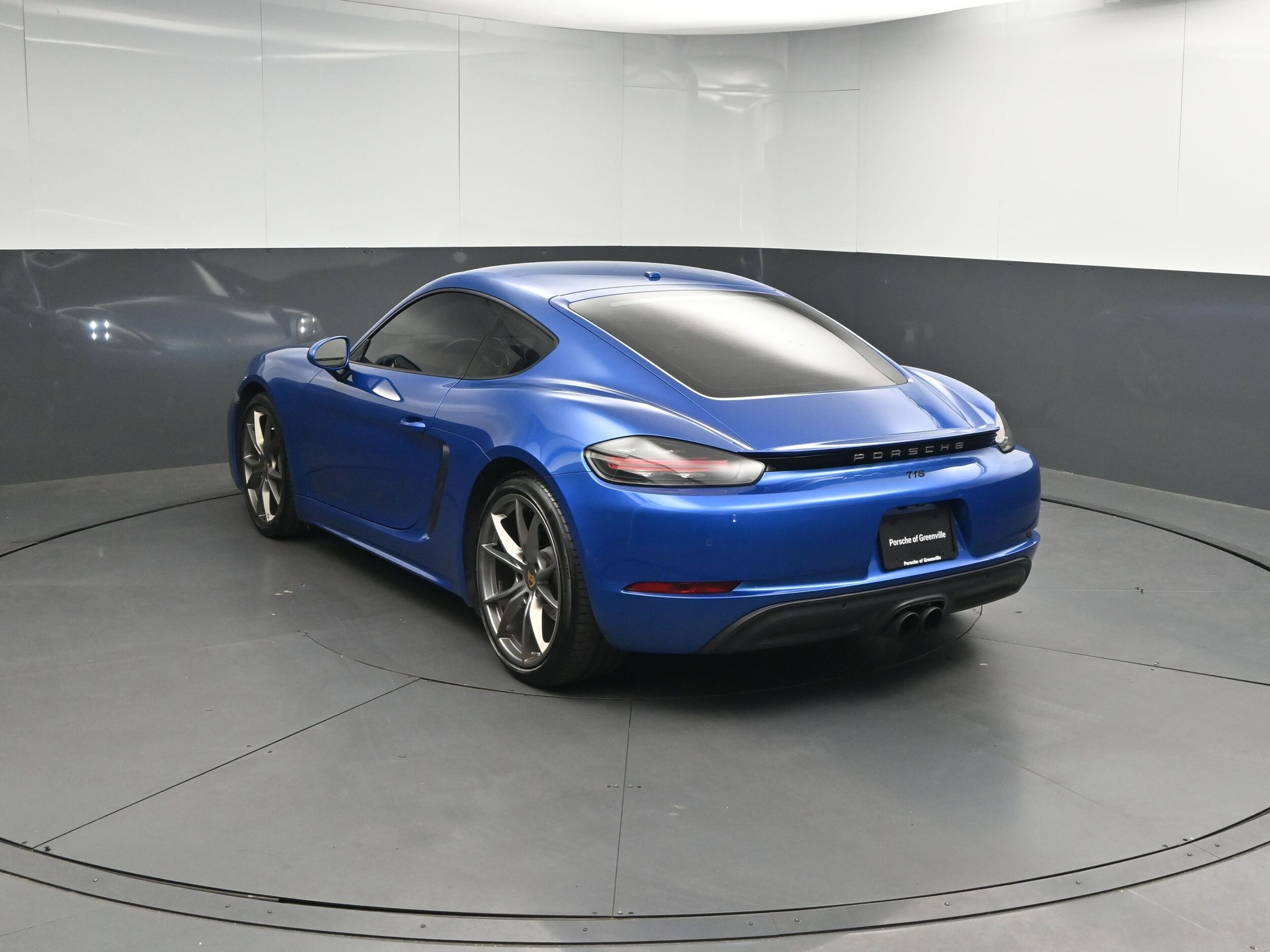 2017 Porsche Cayman photo 3
