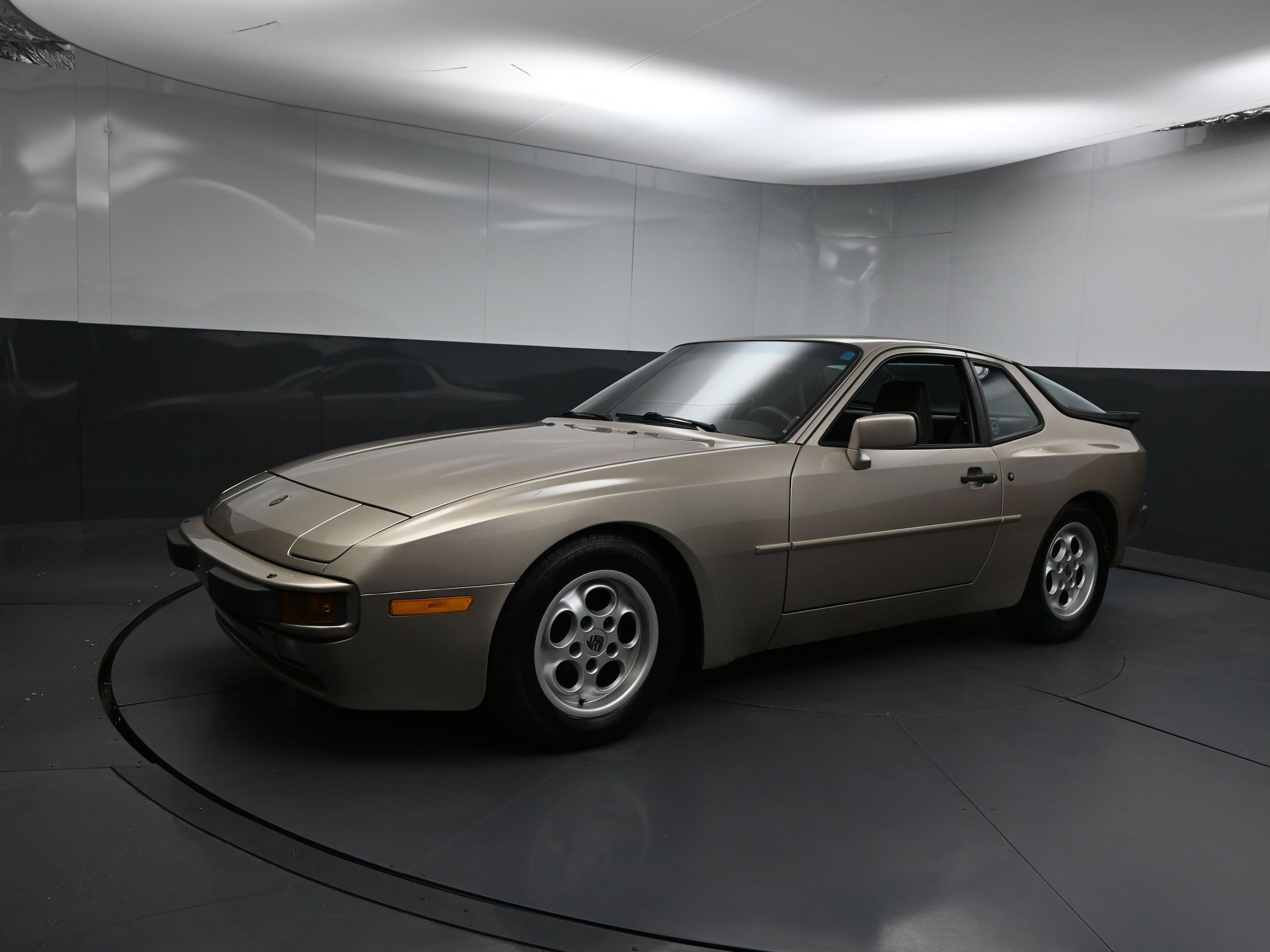 1985 Porsche 944 Base