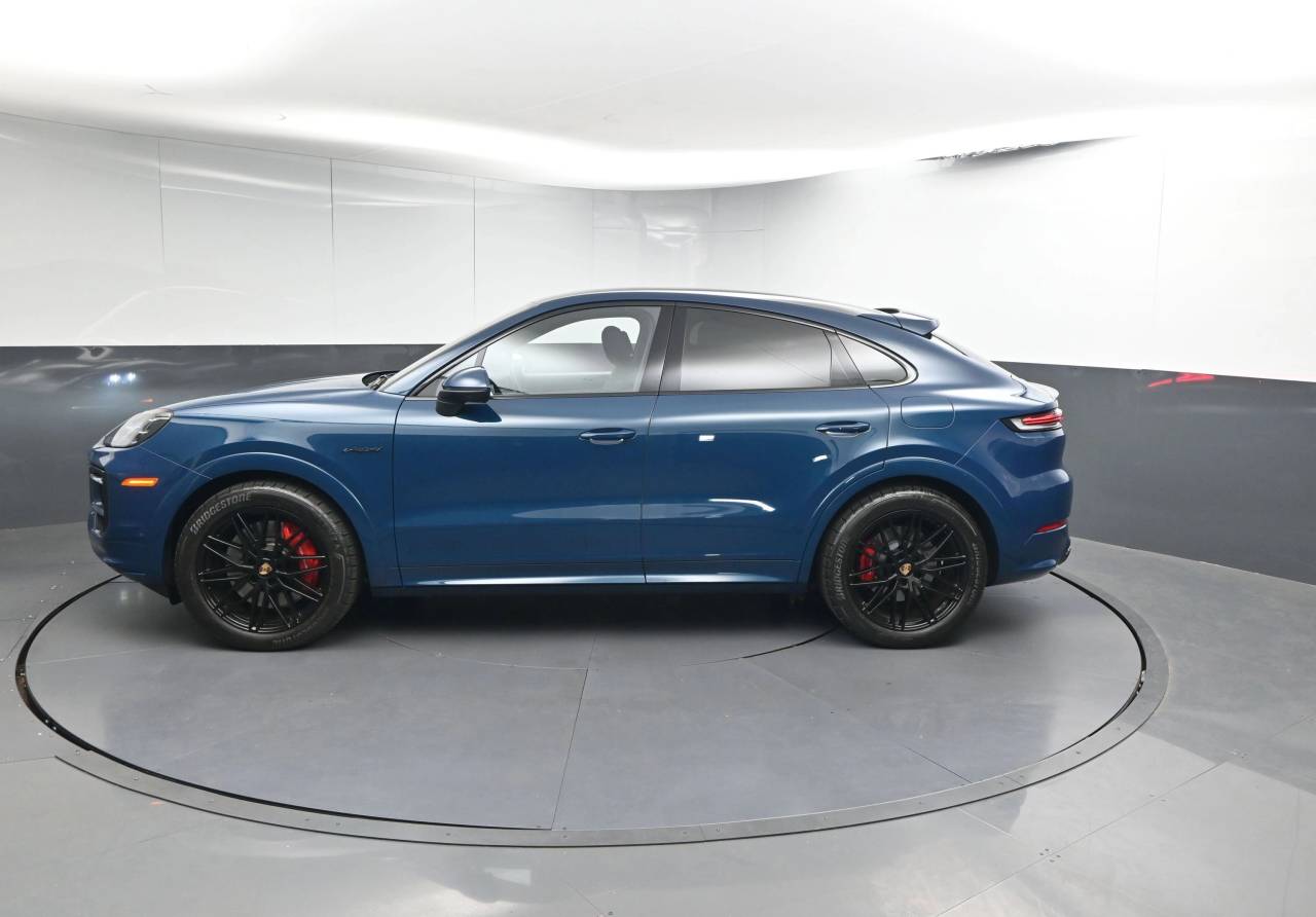2025 Porsche Cayenne S E-Hybrid Coupe photo 2