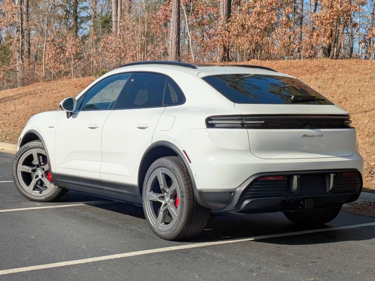 2025 Porsche Macan Electric photo 3