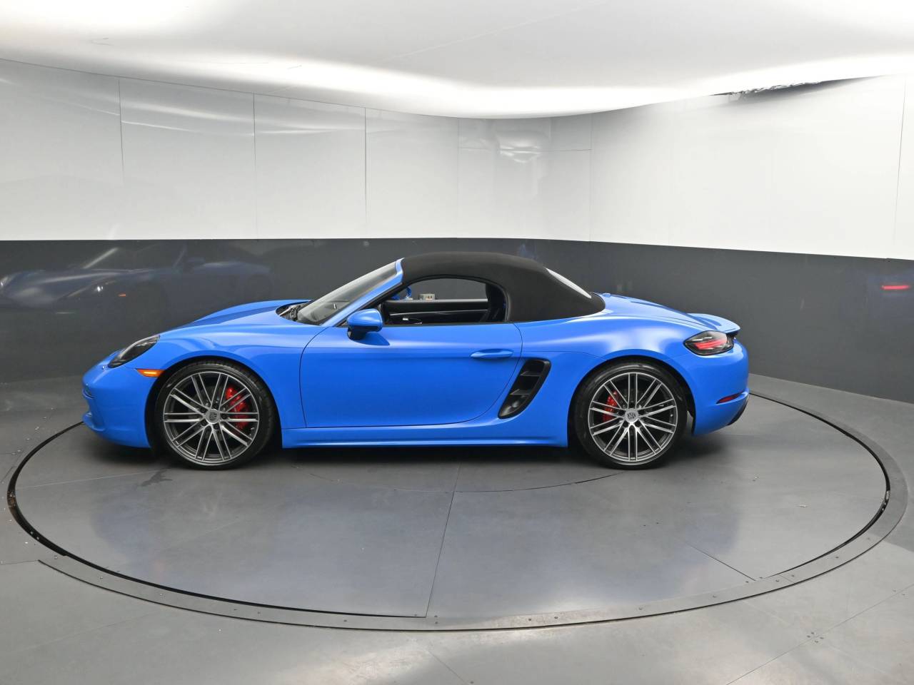 2025 Porsche Boxster S photo 2