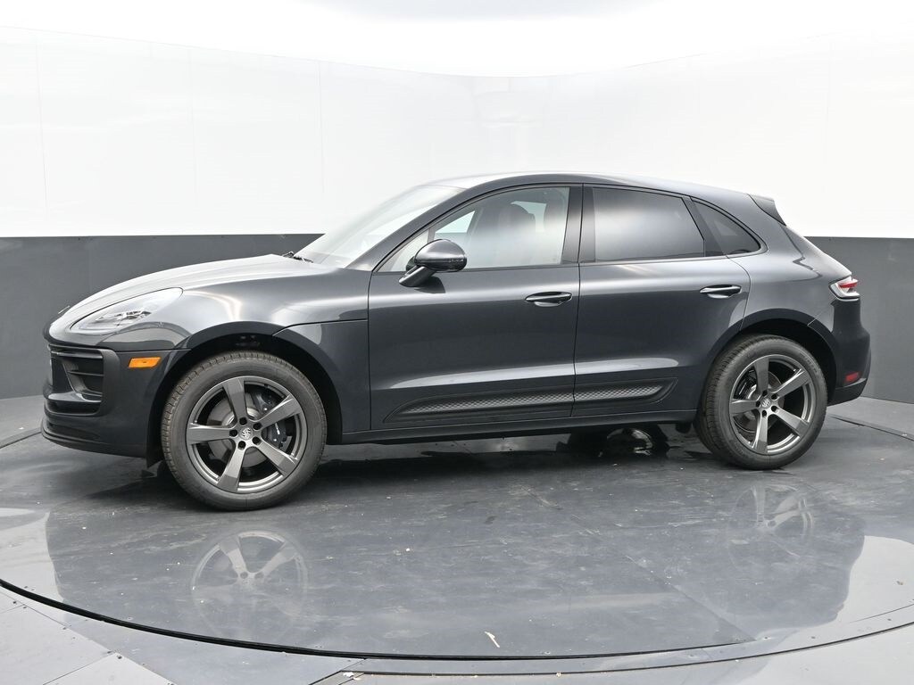 2025 Porsche Macan Base photo 2