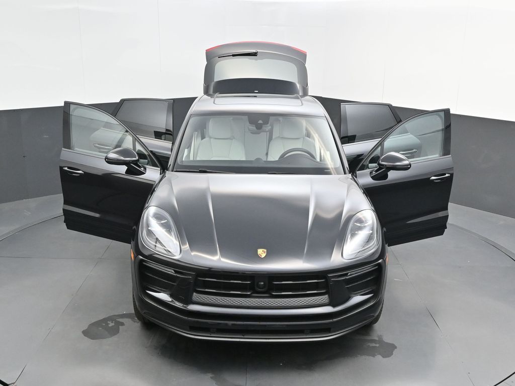 2025 Porsche Macan - Photo 35