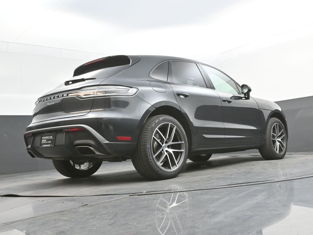 2025 Porsche Macan - Photo 36