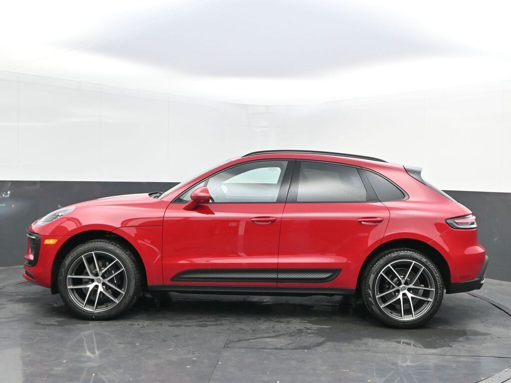 2025 Porsche Macan T photo 2