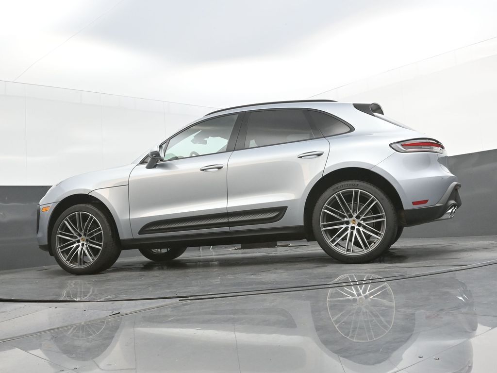 2026 Porsche Macan - Photo 30