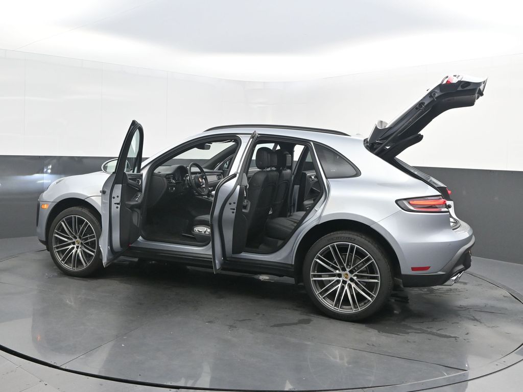 2026 Porsche Macan - Photo 38