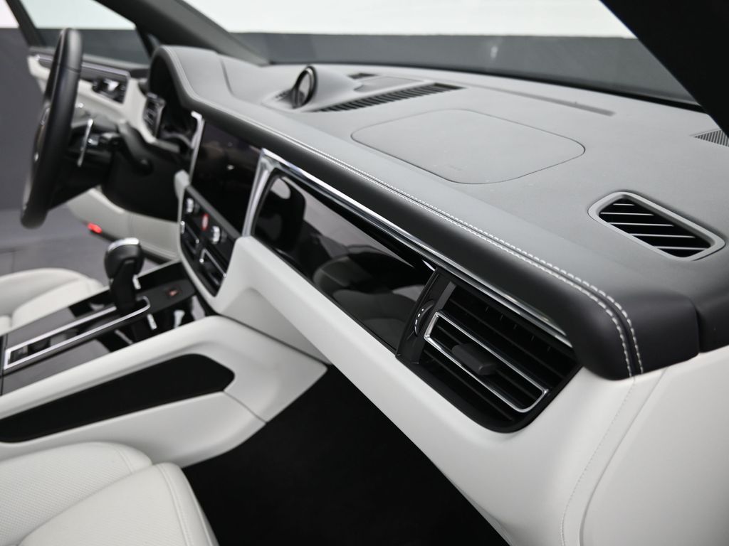 2025 Porsche Macan - Photo 20