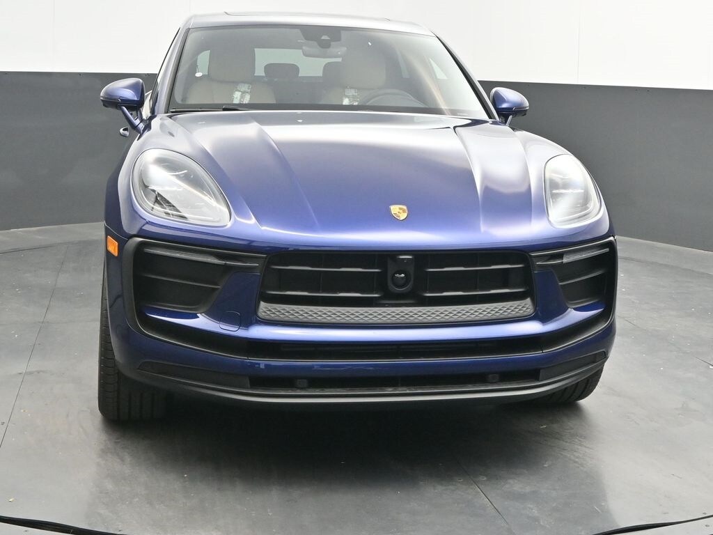 2026 Porsche Macan T photo 2