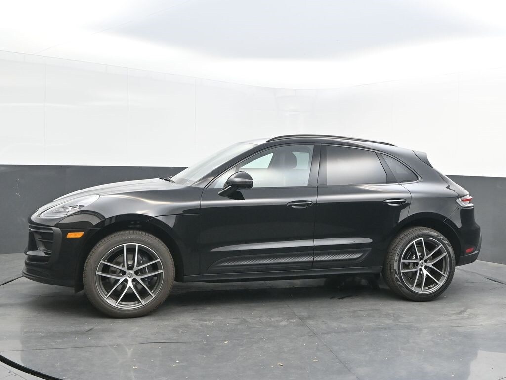 2026 Porsche Macan T photo 3