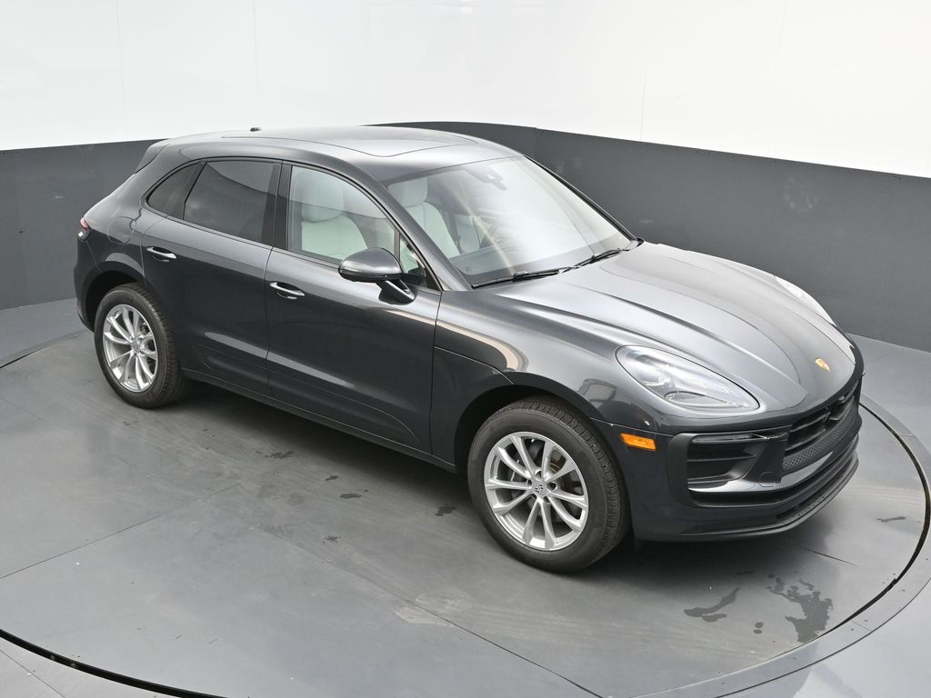 2025 Porsche Macan - Photo 31