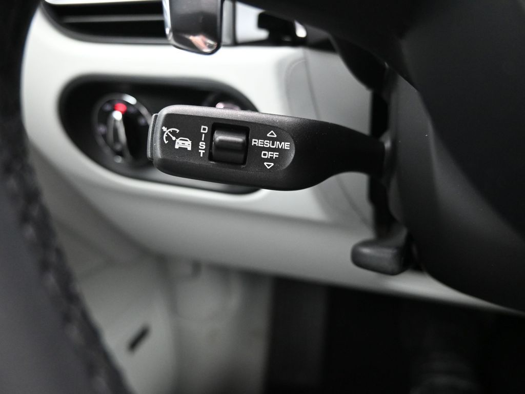 2025 Porsche Macan - Photo 15