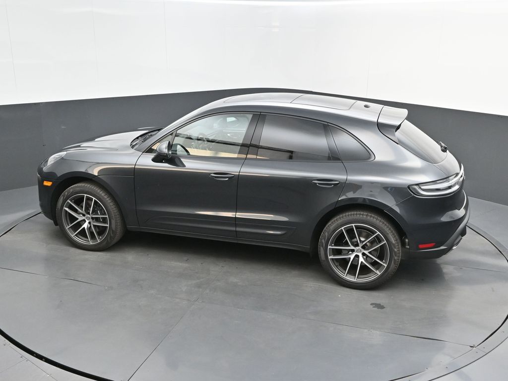 2025 Porsche Macan - Photo 25