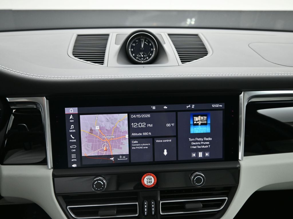 2025 Porsche Macan - Photo 16