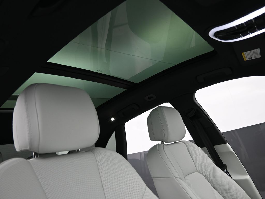 2025 Porsche Macan - Photo 21