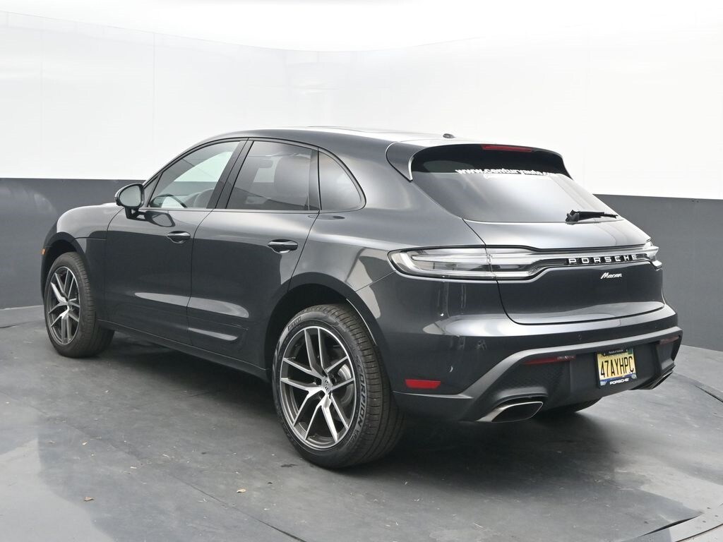 2025 Porsche Macan T photo 3