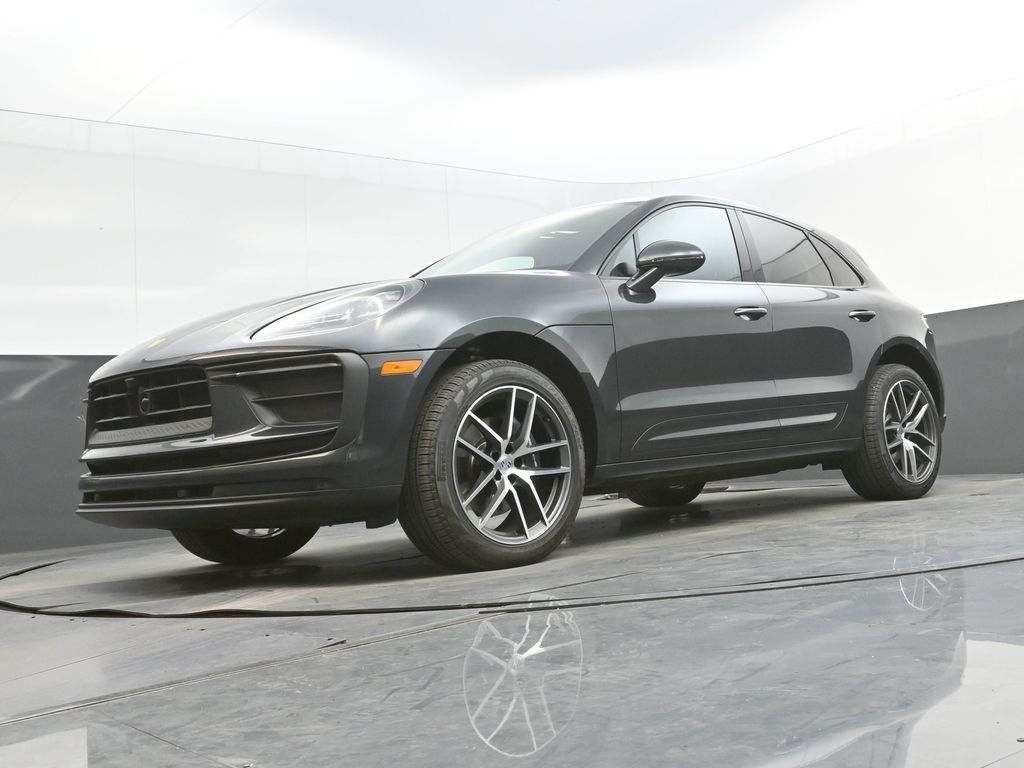 2025 Porsche Macan - Photo 32