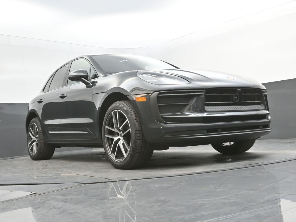 2025 Porsche Macan - Photo 38