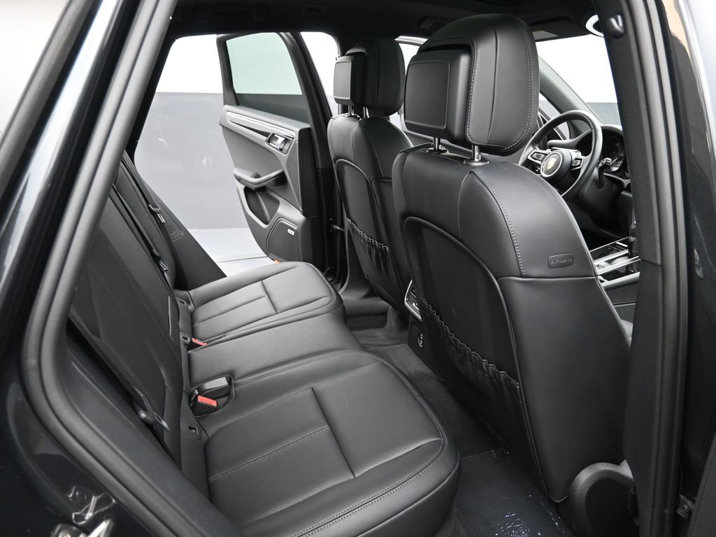 2025 Porsche Macan - Photo 21