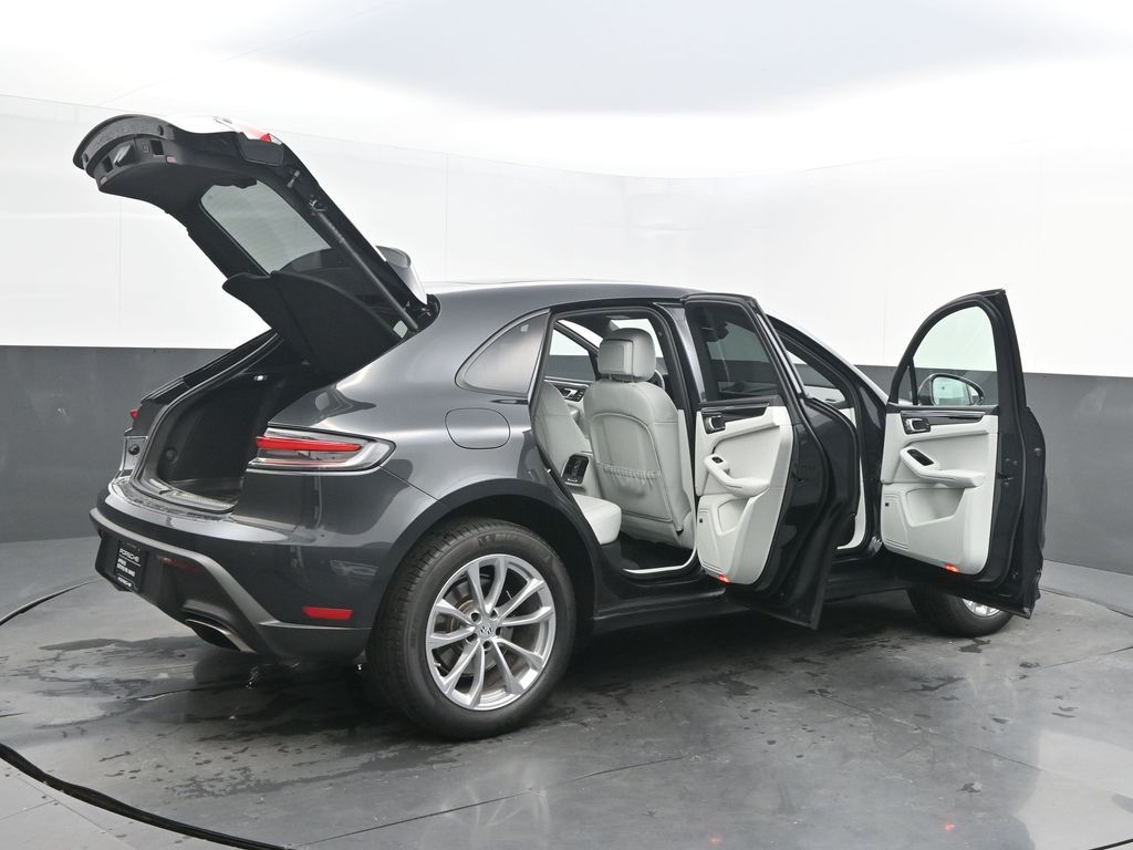 2025 Porsche Macan - Photo 41