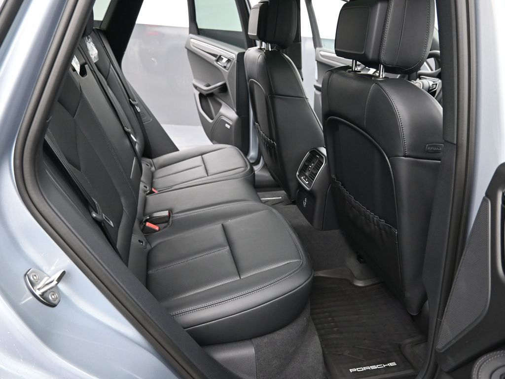 2026 Porsche Macan - Photo 19