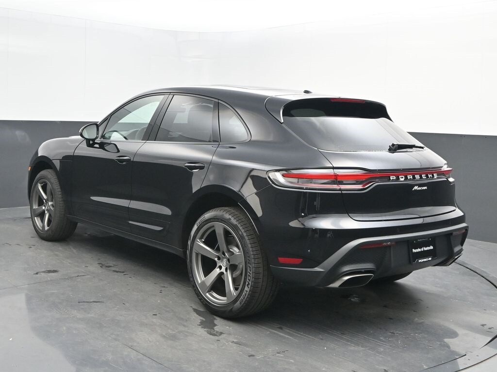 2025 Porsche Macan T photo 3