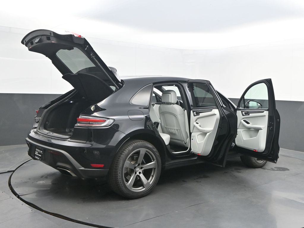 2025 Porsche Macan - Photo 32