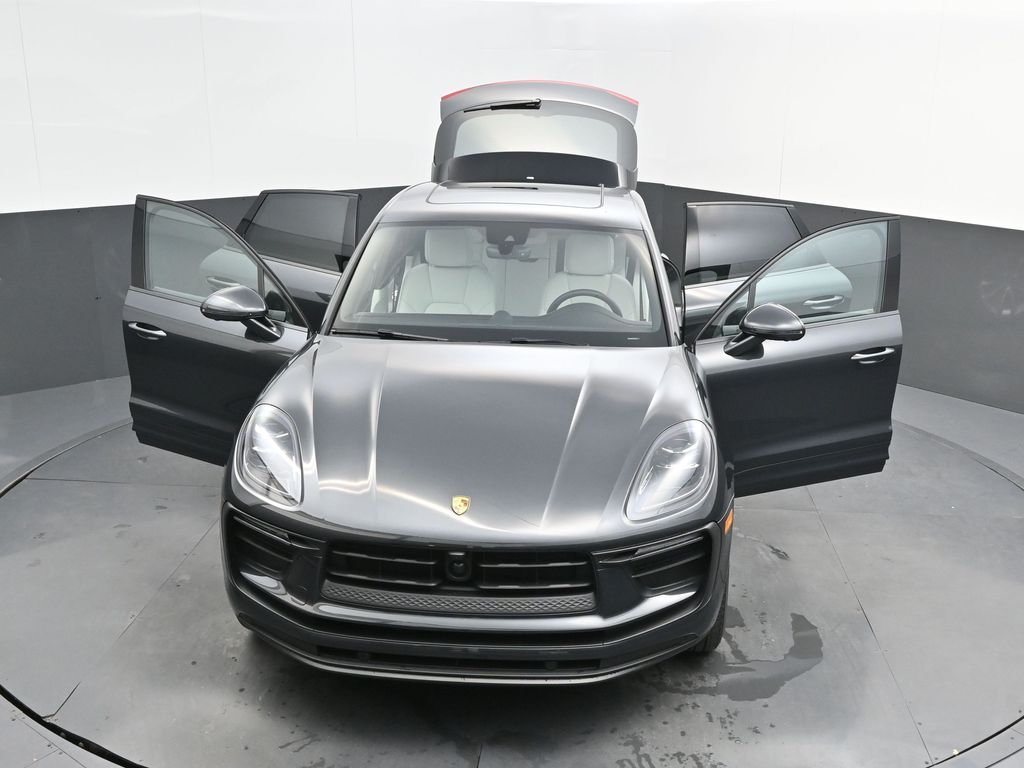 2025 Porsche Macan - Photo 44