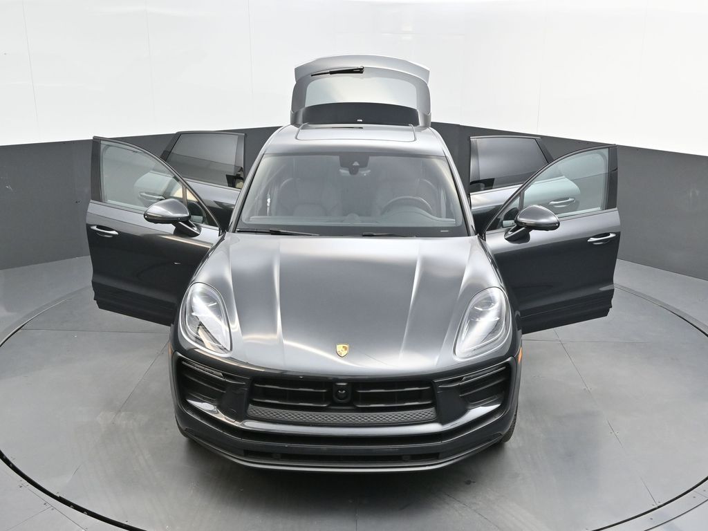 2025 Porsche Macan - Photo 43