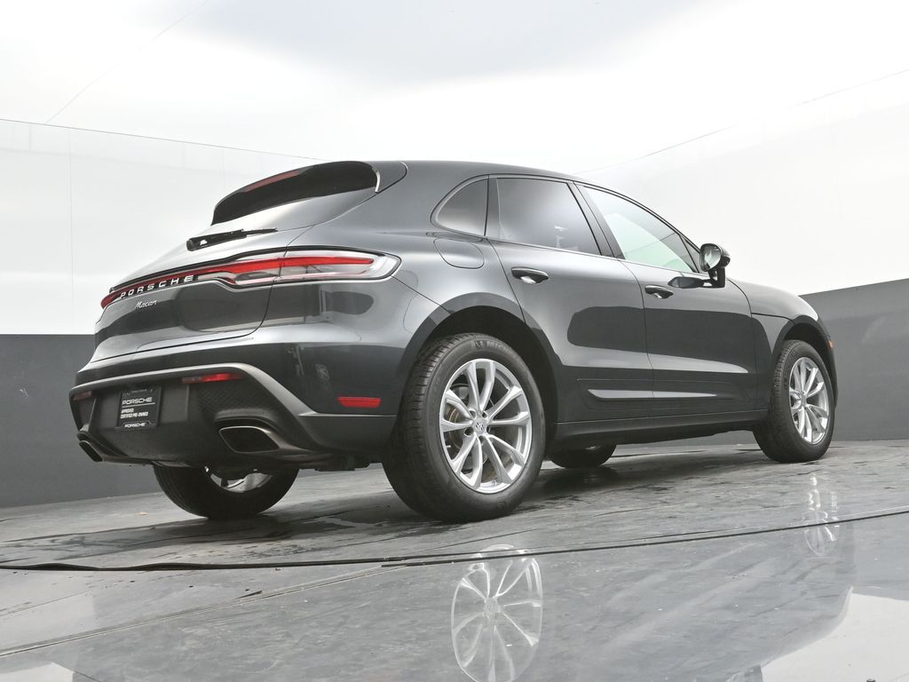 2025 Porsche Macan - Photo 37