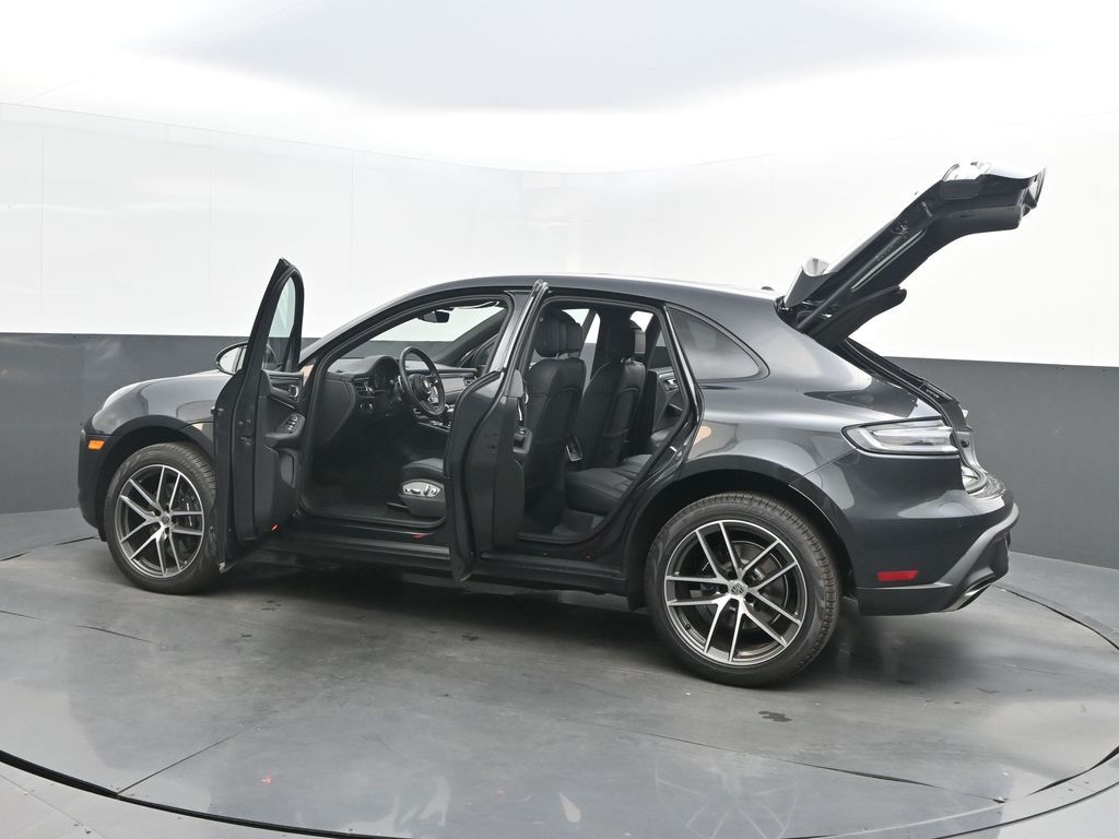 2025 Porsche Macan - Photo 41