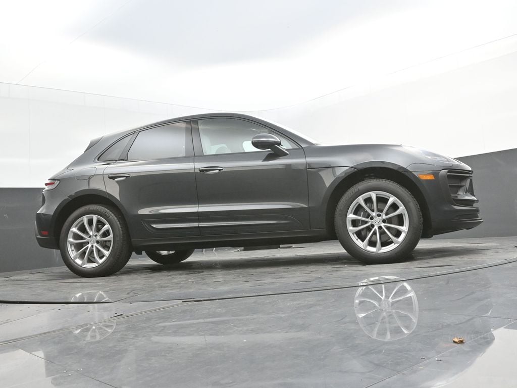 2025 Porsche Macan - Photo 38