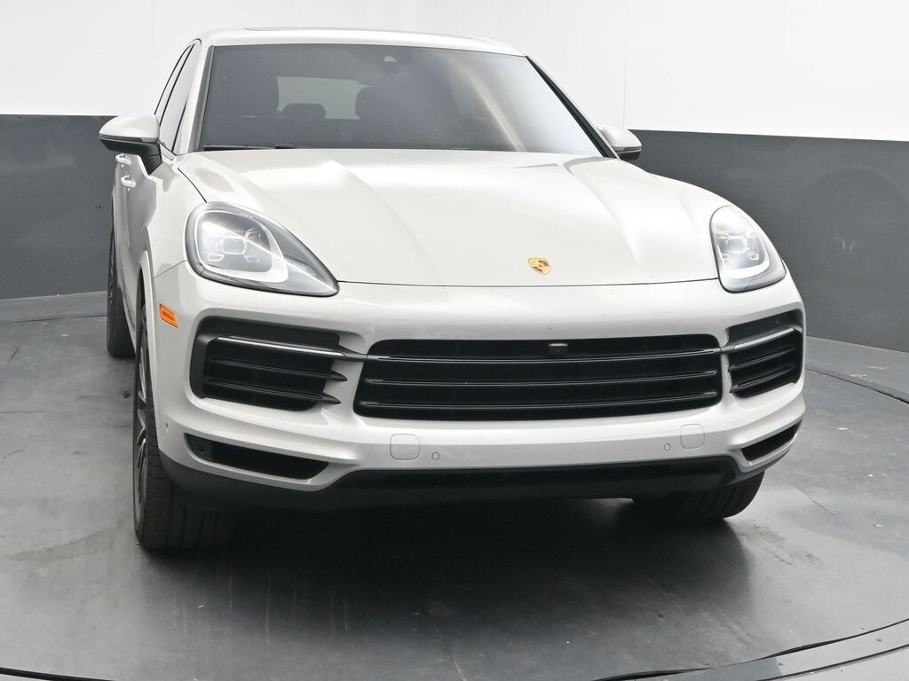 2022 Porsche Cayenne Base photo 2