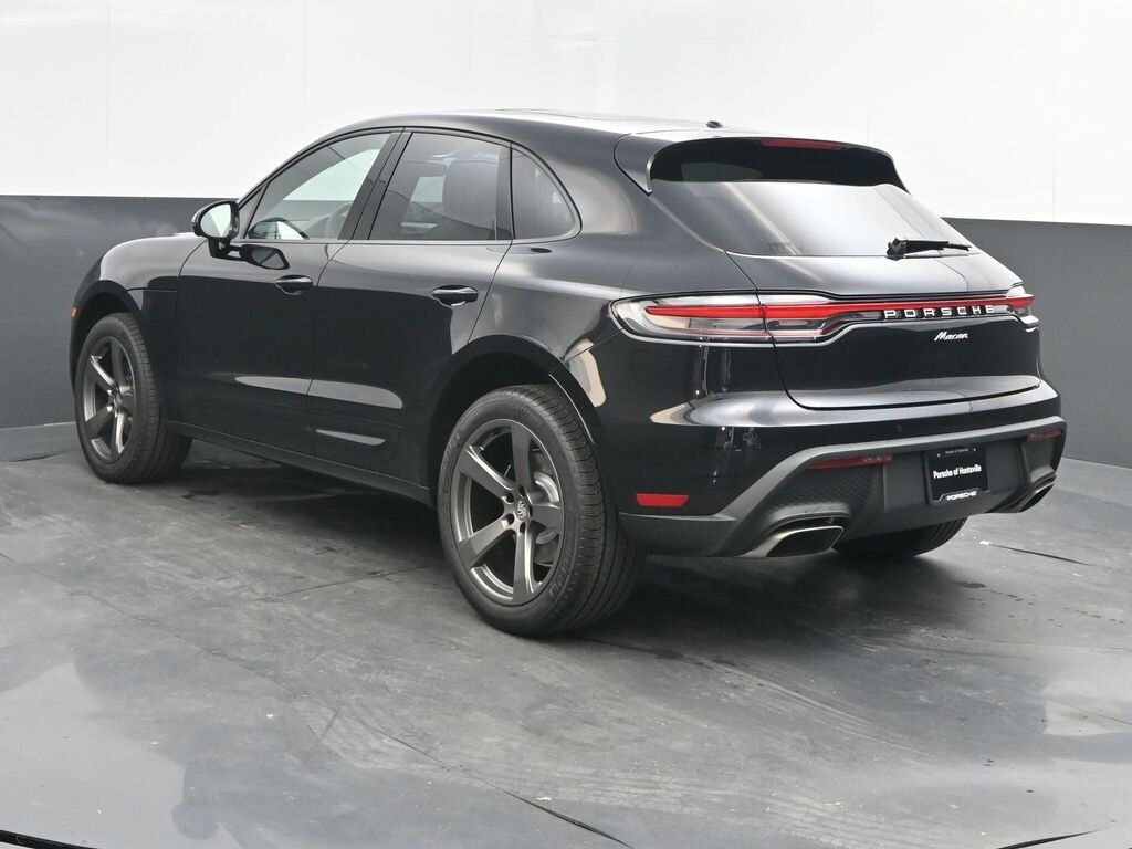 2026 Porsche Macan T photo 3