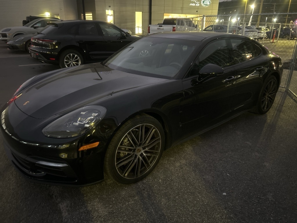 2019 Porsche Panamera Base's photo
