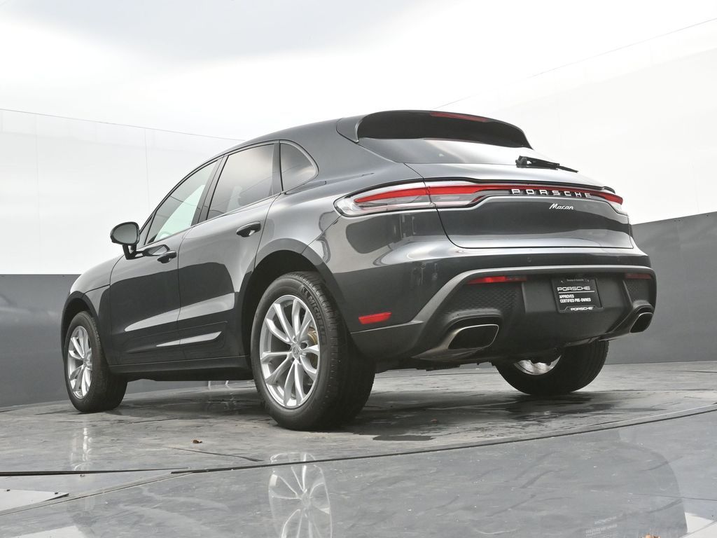 2025 Porsche Macan - Photo 35