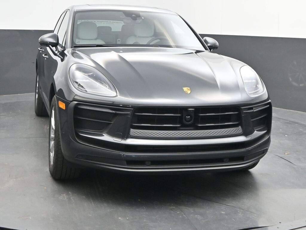 2025 Porsche Macan T photo 2