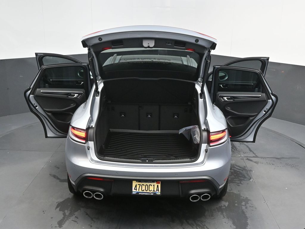 2026 Porsche Macan - Photo 39