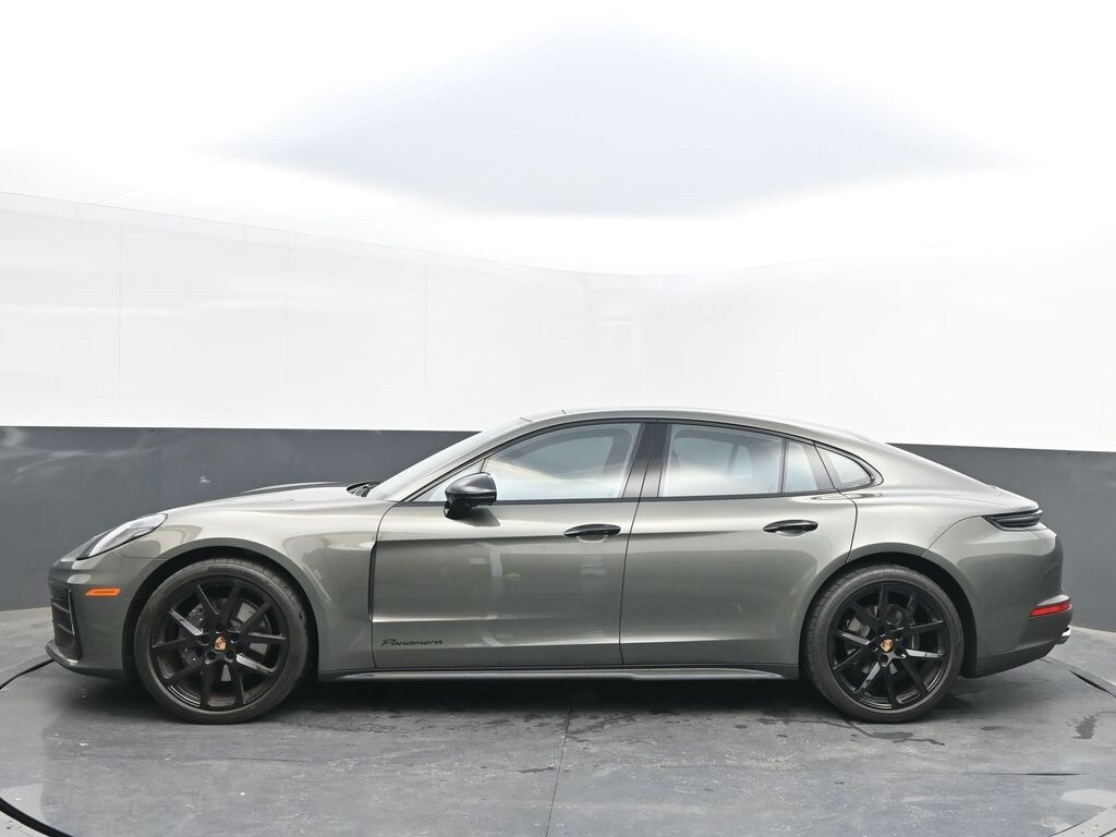 2025 Porsche Panamera 4 photo 2
