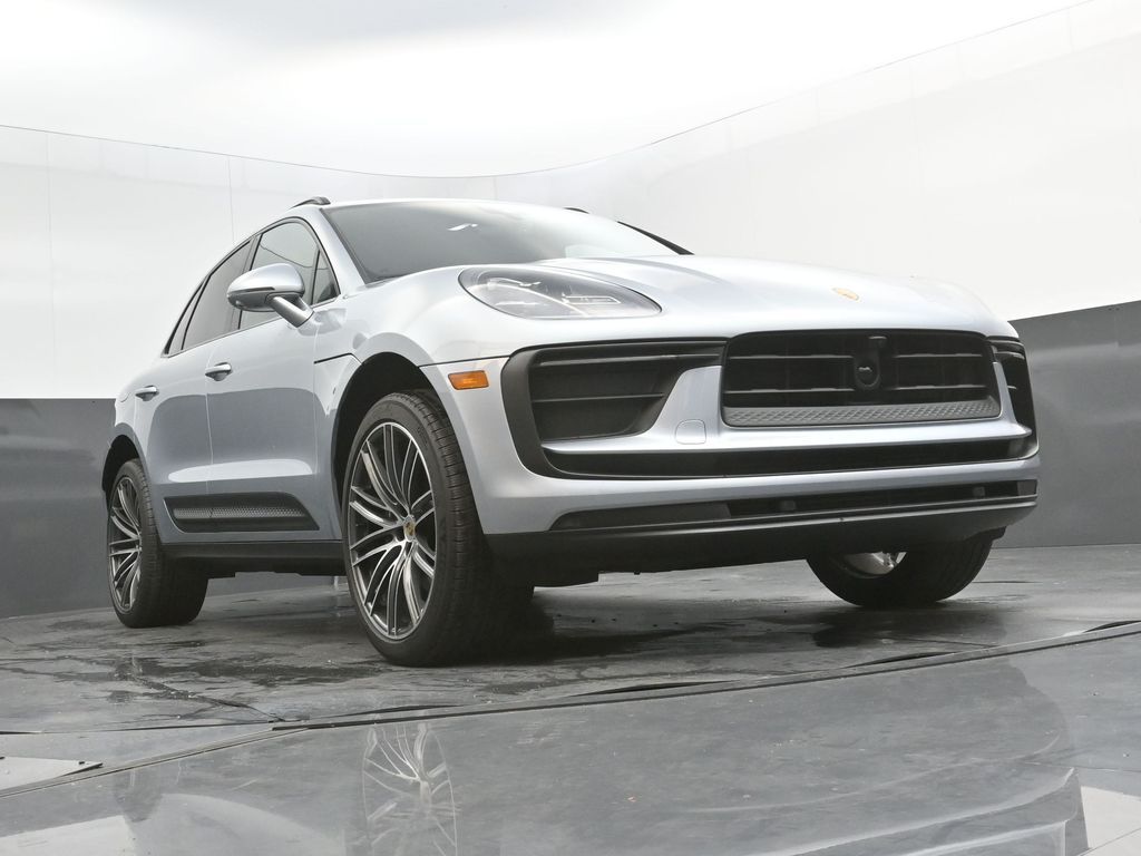 2026 Porsche Macan - Photo 35