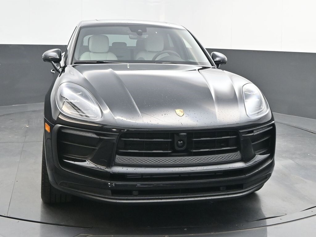 2026 Porsche Macan T photo 2